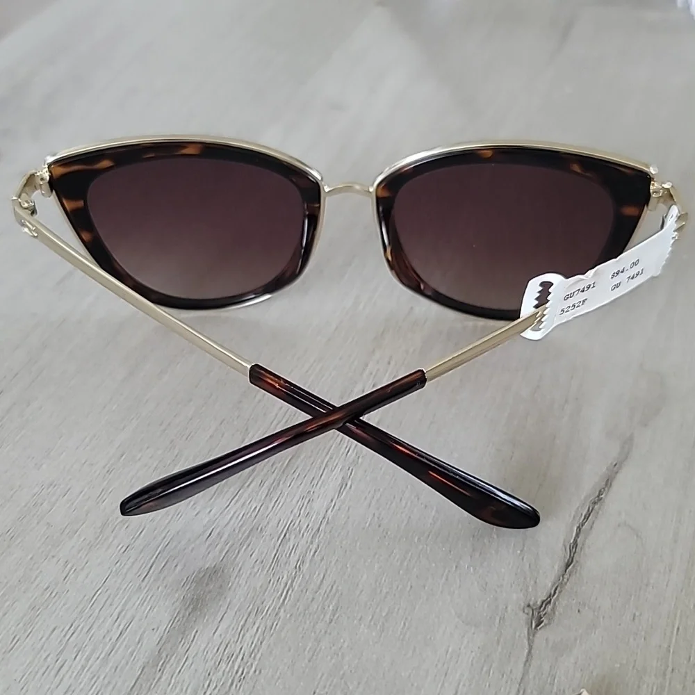 Sunglasses - Picture 4 of 4